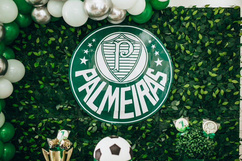 Green and white Palmeiras themed backdrop with balloons and football decorations.
