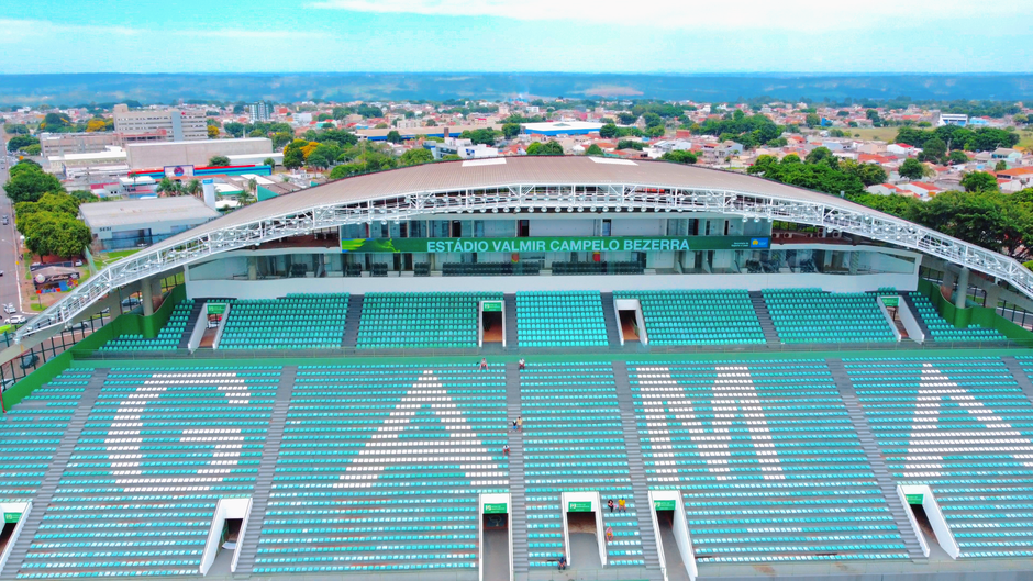 Drone shot of Estádio Valmir Campelo Bezerra in Brasília, showcasing a vivid urban landscape.